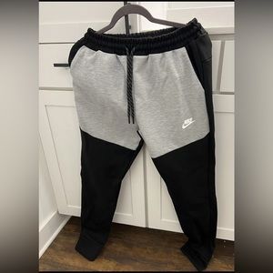 Nike tech joggers